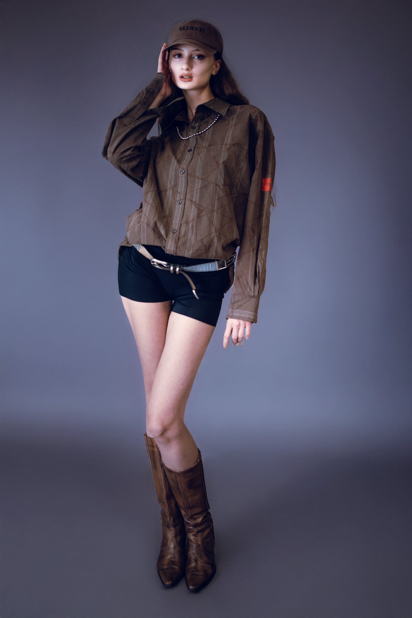 CAMISA VUELVE HACIA DENTRO