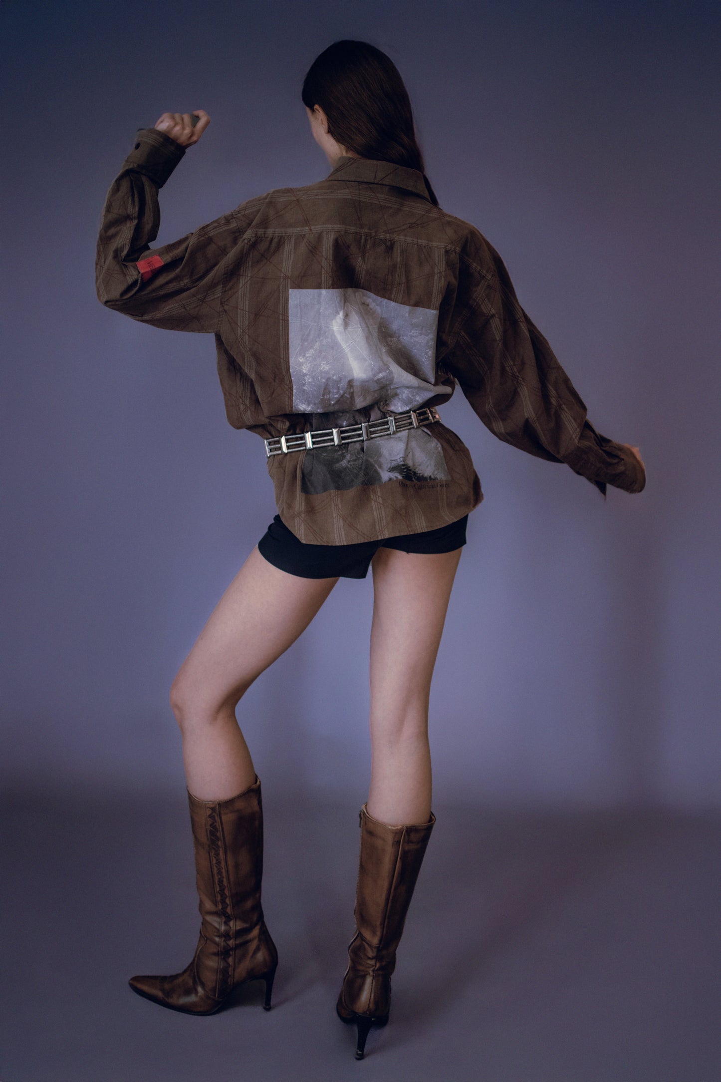 CAMISA VUELVE HACIA DENTRO